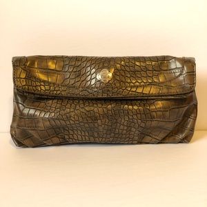 OLSEN Europe brown faux croc magnetic clutch EUC